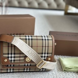 ロングシーズン活躍 2024SS ショルダーバッグ BURBERRY バーバリー