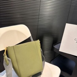 大人っぽいスタイルが完成 2024SS ショルダーバッグ CELINE セリーヌ