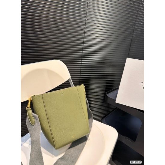 大人っぽいスタイルが完成 2024SS ショルダーバッグ CELINE セリーヌ 大人っぽいスタイルが完成 2024SS ショルダーバッグ CELINE セリーヌ