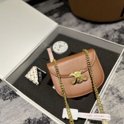 海外セレブが注目アイテム 2024SS ショルダーバッグ CELINE セリーヌ