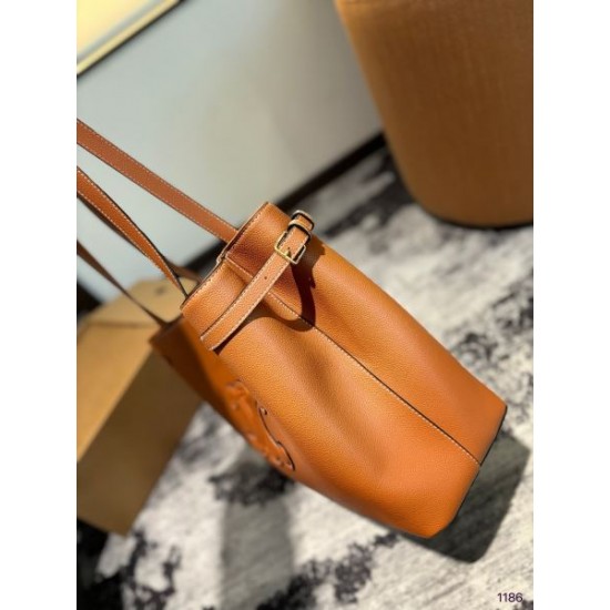 相性が良く断然オススメ 2024SS トートバッグ CELINE セリーヌ 相性が良く断然オススメ 2024SS トートバッグ CELINE セリーヌ