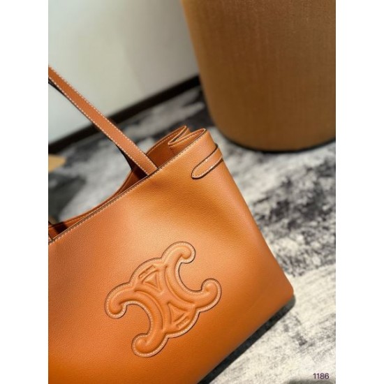 相性が良く断然オススメ 2024SS トートバッグ CELINE セリーヌ 相性が良く断然オススメ 2024SS トートバッグ CELINE セリーヌ