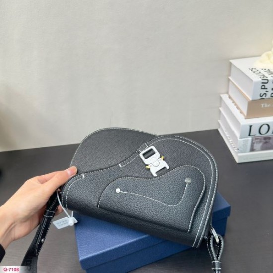 春らしいきれい色のように 2024SS ショルダーバッグ DIOR ディオール
