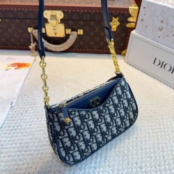 上品なカジュアルコーデに 2024SS ショルダーバッグ DIOR ディオール