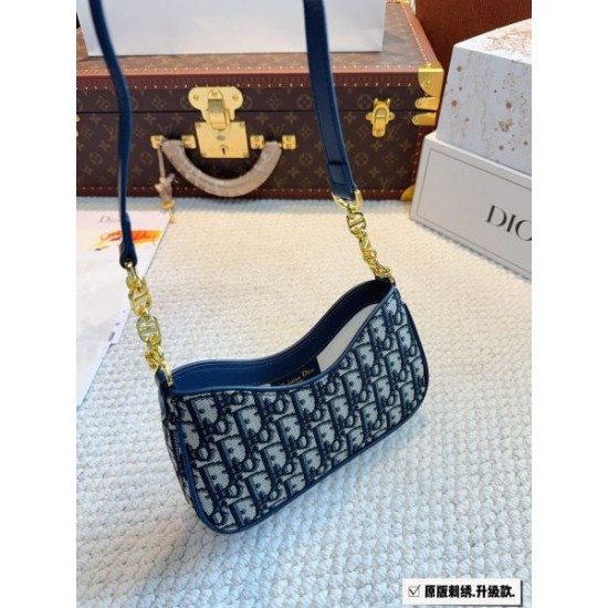 上品なカジュアルコーデに 2024SS ショルダーバッグ DIOR ディオール 上品なカジュアルコーデに 2024SS ショルダーバッグ DIOR ディオール