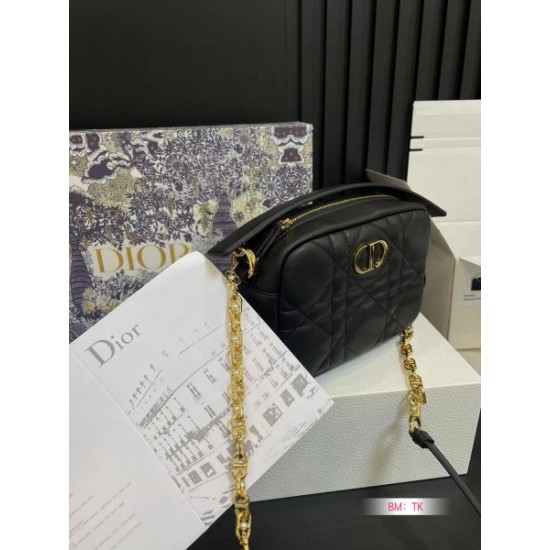 上品カジュアルな雰囲気に 2024SS ショルダーバッグ DIOR ディオール 上品カジュアルな雰囲気に 2024SS ショルダーバッグ DIOR ディオール
