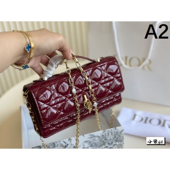 おしゃれ上級者の印象がある 2024SS トートバッグ DIOR ディオール おしゃれ上級者の印象がある 2024SS トートバッグ DIOR ディオール