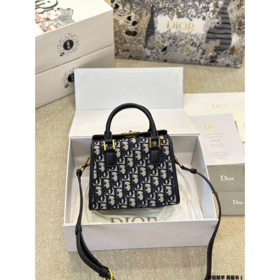 国内完売の入手困難アイテム 2024SS トートバッグ DIOR ディオール 国内完売の入手困難アイテム 2024SS トートバッグ DIOR ディオール