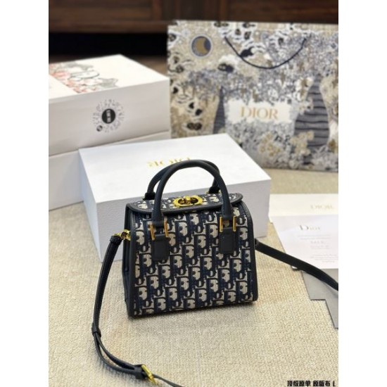 国内完売の入手困難アイテム 2024SS トートバッグ DIOR ディオール 国内完売の入手困難アイテム 2024SS トートバッグ DIOR ディオール