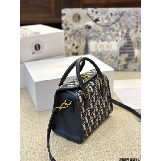国内完売の入手困難アイテム 2024SS トートバッグ DIOR ディオール 国内完売の入手困難アイテム 2024SS トートバッグ DIOR ディオール