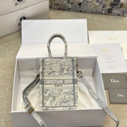 今シーズン最注目のトレンド 2024SS トートバッグ DIOR ディオール