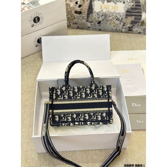 夏の紫外線をオシャレに対策 2024SS トートバッグ DIOR ディオール 夏の紫外線をオシャレに対策 2024SS トートバッグ DIOR ディオール