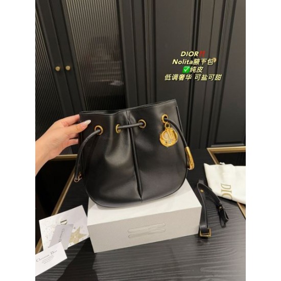 上品ですっきり、好感度抜群 2024SS トートバッグ DIOR ディオール