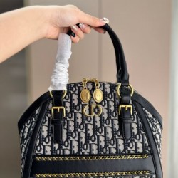 今やセレブ御用達で大人気の 2024SS トートバッグ DIOR ディオール