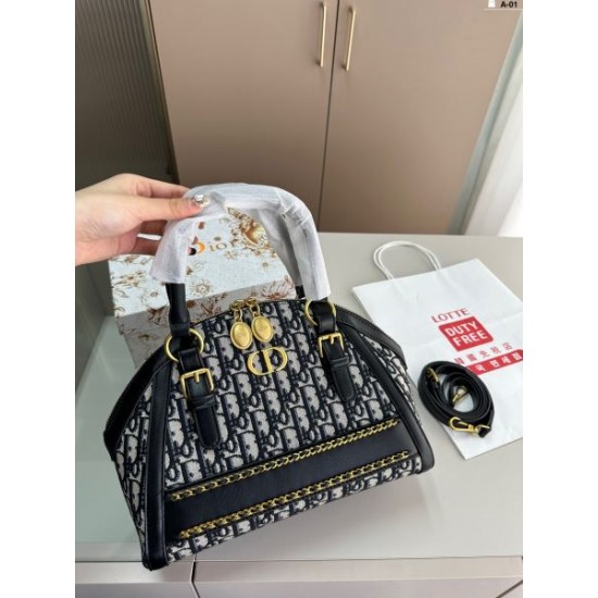 今やセレブ御用達で大人気の 2024SS トートバッグ DIOR ディオール 今やセレブ御用達で大人気の 2024SS トートバッグ DIOR ディオール