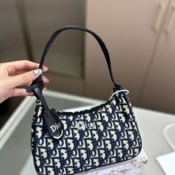 おしゃれに見せるキーワード 2024SS トートバッグ DIOR ディオール