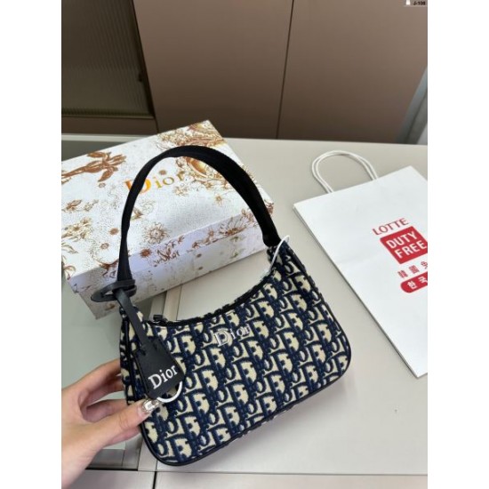 おしゃれに見せるキーワード 2024SS トートバッグ DIOR ディオール おしゃれに見せるキーワード 2024SS トートバッグ DIOR ディオール