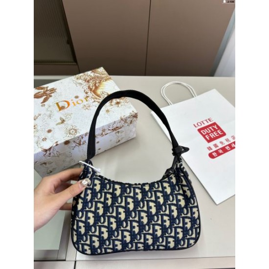 おしゃれに見せるキーワード 2024SS トートバッグ DIOR ディオール おしゃれに見せるキーワード 2024SS トートバッグ DIOR ディオール