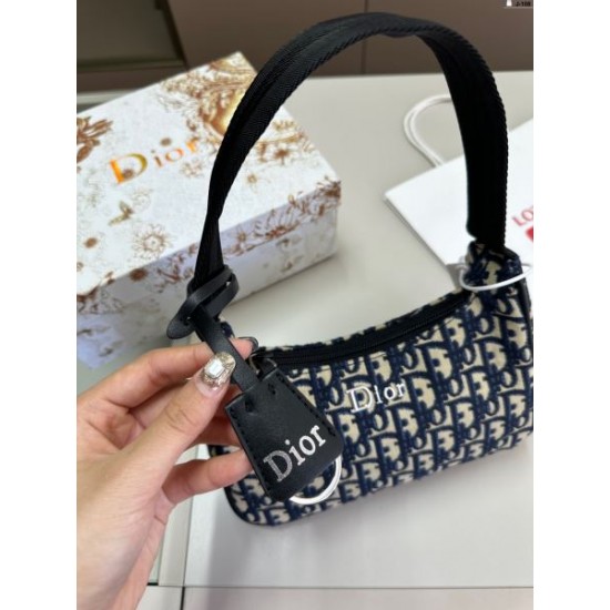 おしゃれに見せるキーワード 2024SS トートバッグ DIOR ディオール おしゃれに見せるキーワード 2024SS トートバッグ DIOR ディオール