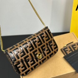ファッション感が急上昇！ 2024SS ショルダーバッグ FENDI フェンデイ
