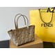 目を引くーデザインが特徴的 2024SS トートバッグ FENDI フェンデイ