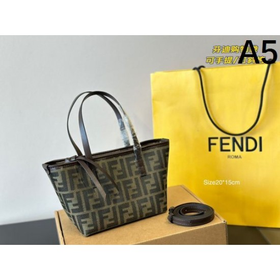 目を引くーデザインが特徴的 2024SS トートバッグ FENDI フェンデイ