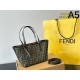 目を引くーデザインが特徴的 2024SS トートバッグ FENDI フェンデイ