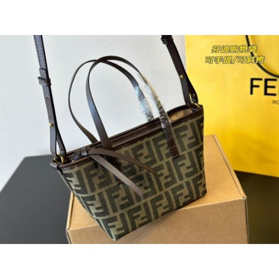 目を引くーデザインが特徴的 2024SS トートバッグ FENDI フェンデイ
