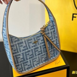 キレイめな印象を与えてくれ 2024SS トートバッグ FENDI フェンデイ
