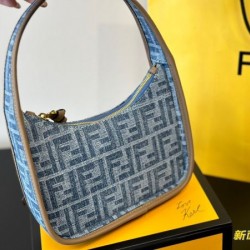 キレイめな印象を与えてくれ 2024SS トートバッグ FENDI フェンデイ
