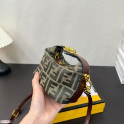 素敵デザイン未入荷ブランド 2024SS トートバッグ FENDI フェンデイ