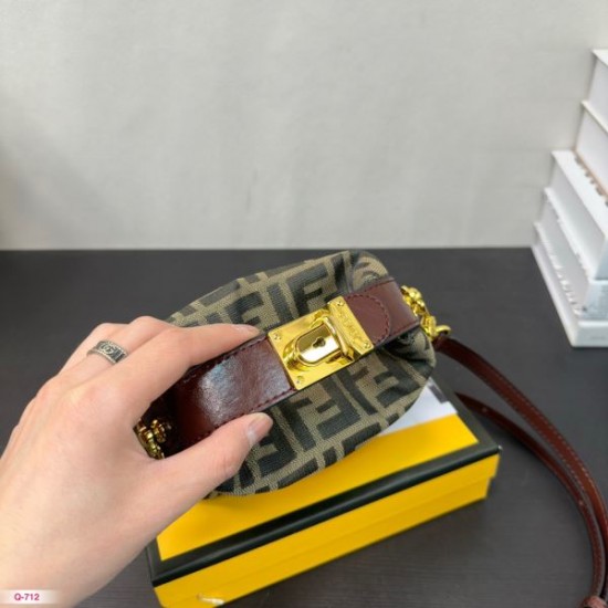 素敵デザイン未入荷ブランド 2024SS トートバッグ FENDI フェンデイ 素敵デザイン未入荷ブランド 2024SS トートバッグ FENDI フェンデイ