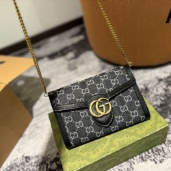 きれいめな印象で着こなし 2024SS ショルダーバッグ GUCCI グッチ