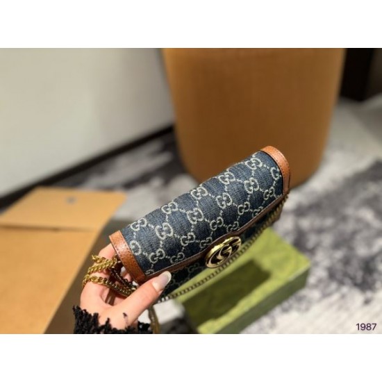 きれいめな印象で着こなし 2024SS ショルダーバッグ GUCCI グッチ きれいめな印象で着こなし 2024SS ショルダーバッグ GUCCI グッチ