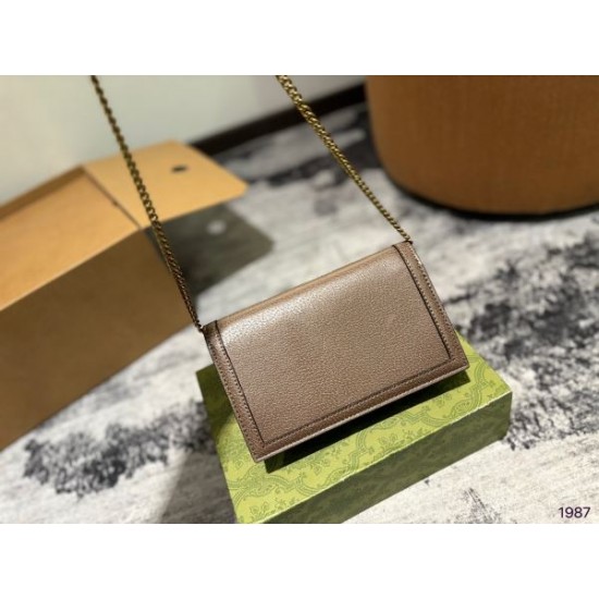 トレンドのコーディネート 2024SS ショルダーバッグ GUCCI グッチ トレンドのコーディネート 2024SS ショルダーバッグ GUCCI グッチ