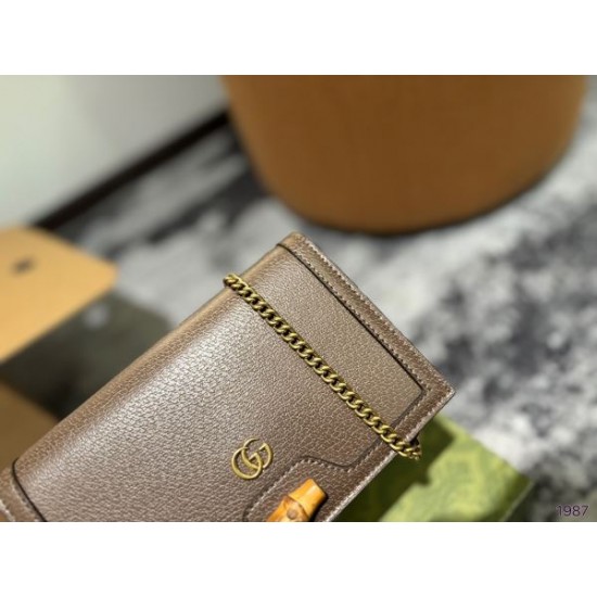 トレンドのコーディネート 2024SS ショルダーバッグ GUCCI グッチ トレンドのコーディネート 2024SS ショルダーバッグ GUCCI グッチ