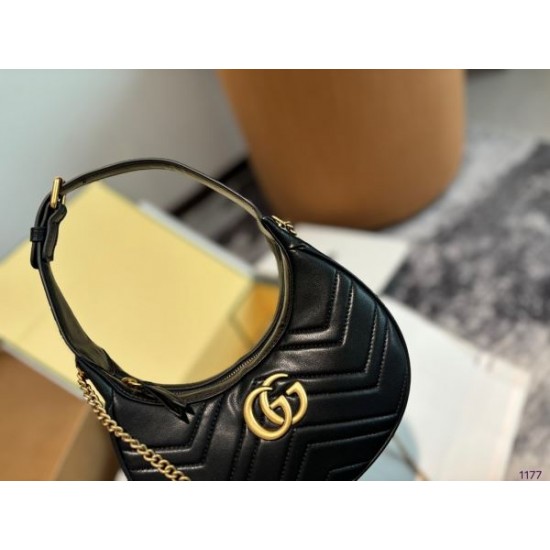 春夏欠かせない定番アイテム 2024SS トートバッグ GUCCI グッチ 春夏欠かせない定番アイテム 2024SS トートバッグ GUCCI グッチ