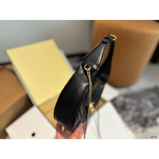春夏欠かせない定番アイテム 2024SS トートバッグ GUCCI グッチ 春夏欠かせない定番アイテム 2024SS トートバッグ GUCCI グッチ