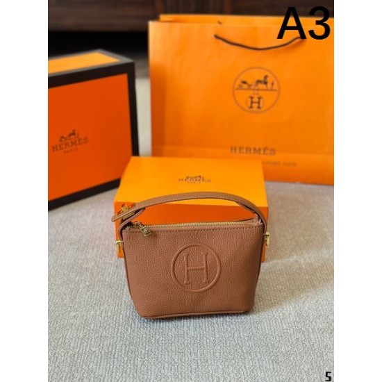 新作カジュアルコーデに 2024SS トートバッグ HERMES エルメス 新作カジュアルコーデに 2024SS トートバッグ HERMES エルメス
