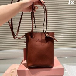 お洒落スタイル 2024SS トートバッグ MIU MIU ミュウミュウ