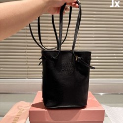 お洒落スタイル 2024SS トートバッグ MIU MIU ミュウミュウ