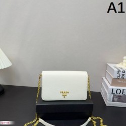 春夏の爽やかなスタイル 2024SS ショルダーバッグ PRADA プラダ