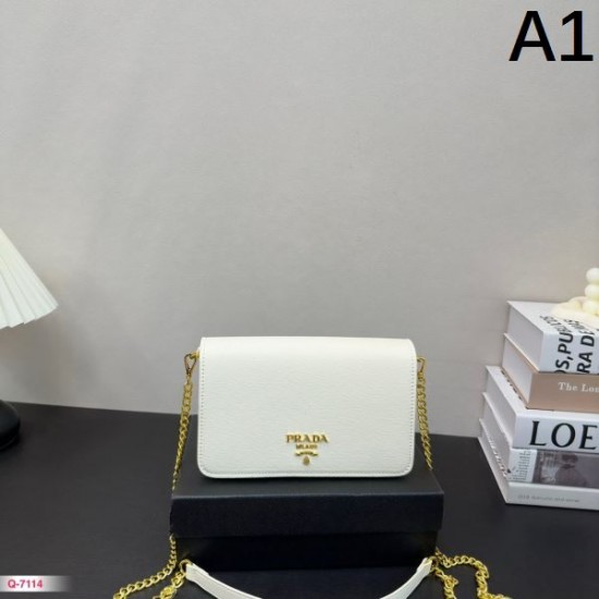 春夏の爽やかなスタイル 2024SS ショルダーバッグ PRADA プラダ 春夏の爽やかなスタイル 2024SS ショルダーバッグ PRADA プラダ