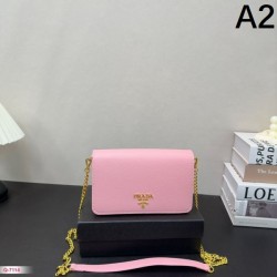春夏の爽やかなスタイル 2024SS ショルダーバッグ PRADA プラダ