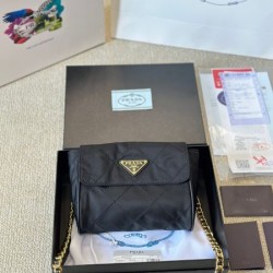 春夏は継続系のトレンド 2024SS ショルダーバッグ PRADA プラダ