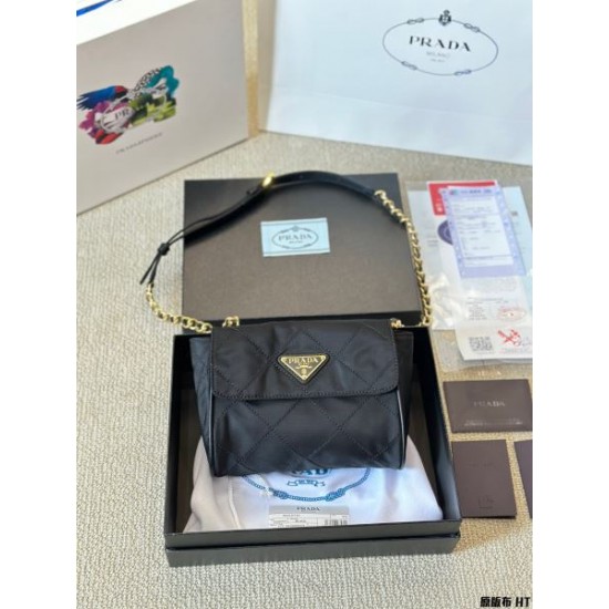 春夏は継続系のトレンド 2024SS ショルダーバッグ PRADA プラダ 春夏は継続系のトレンド 2024SS ショルダーバッグ PRADA プラダ