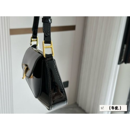 春夏大活躍人気アイテム 2024SS ショルダーバッグ PRADA プラダ 春夏大活躍人気アイテム 2024SS ショルダーバッグ PRADA プラダ