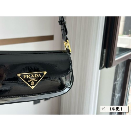 春夏大活躍人気アイテム 2024SS ショルダーバッグ PRADA プラダ 春夏大活躍人気アイテム 2024SS ショルダーバッグ PRADA プラダ
