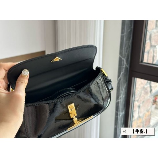 春夏大活躍人気アイテム 2024SS ショルダーバッグ PRADA プラダ 春夏大活躍人気アイテム 2024SS ショルダーバッグ PRADA プラダ