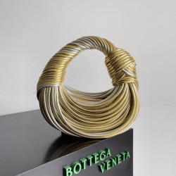 注文殺到 2024SS トートバッグ BOTTEGA VENETA ボッテガヴェネタ 